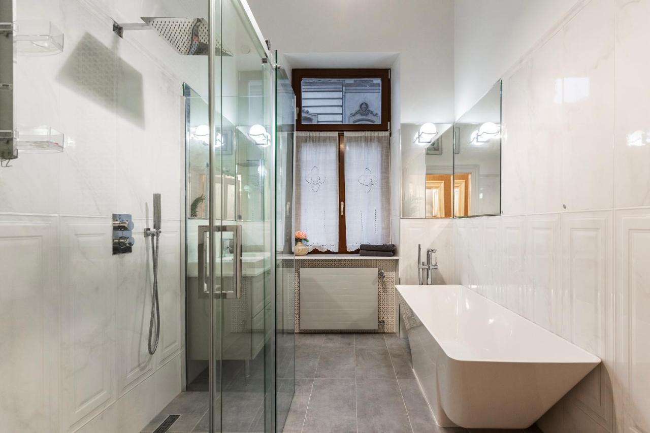 Luxury Apartment With Balcony Next To The New York Cafe Budapest Eksteriør bilde