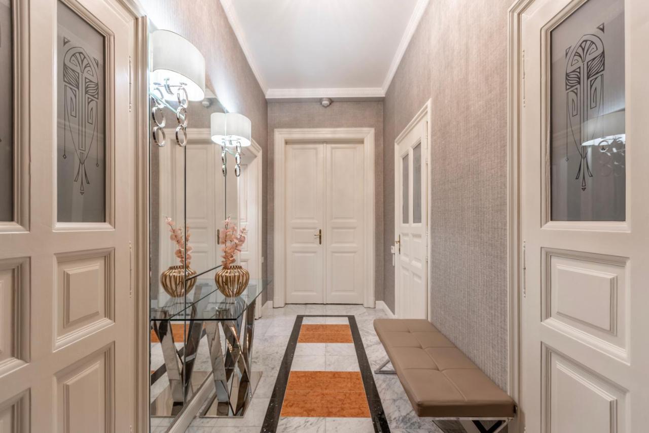 Luxury Apartment With Balcony Next To The New York Cafe Budapest Eksteriør bilde