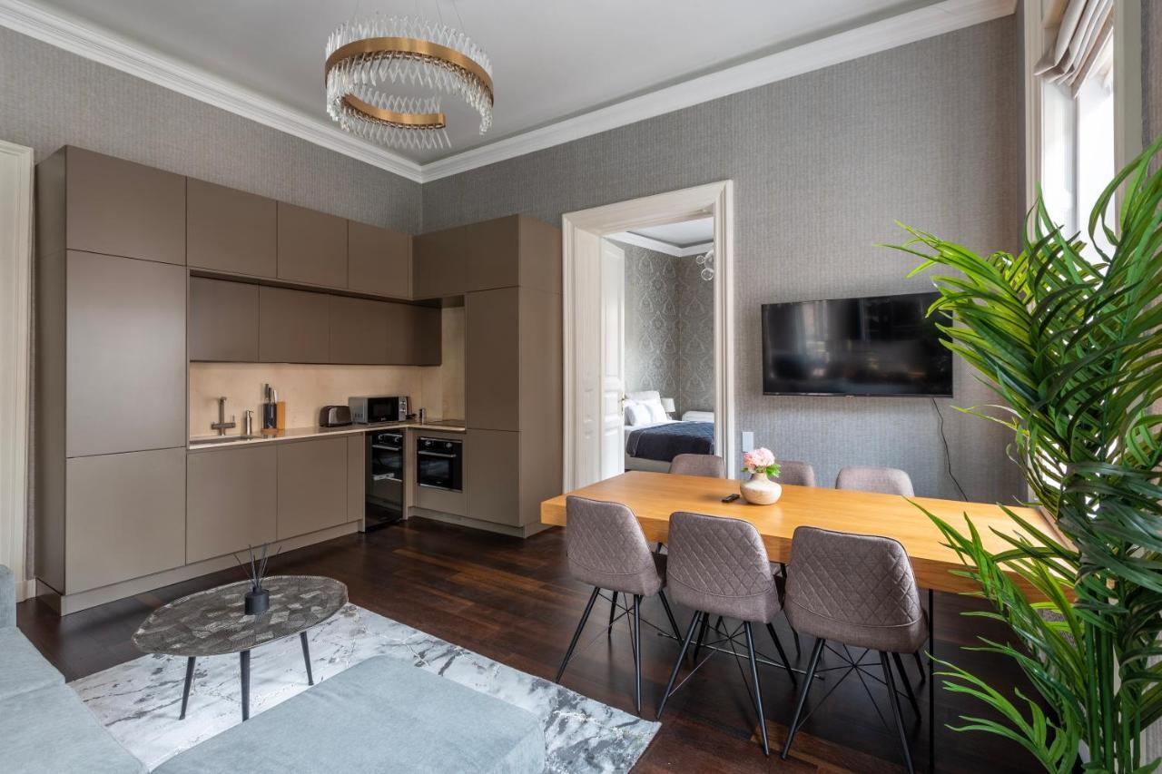 Luxury Apartment With Balcony Next To The New York Cafe Budapest Eksteriør bilde
